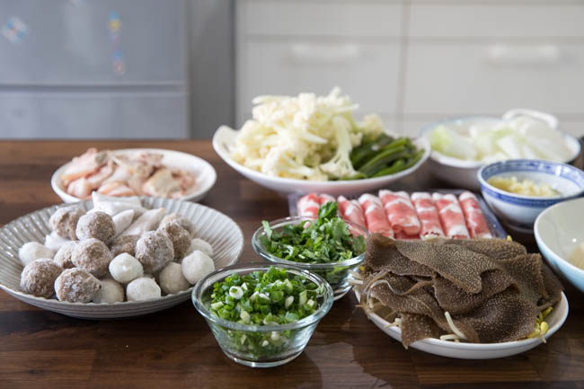 https://www.chinasichuanfood.com/wp-content/uploads/2013/11/how-to-make-hot-pot-broth-16.jpg