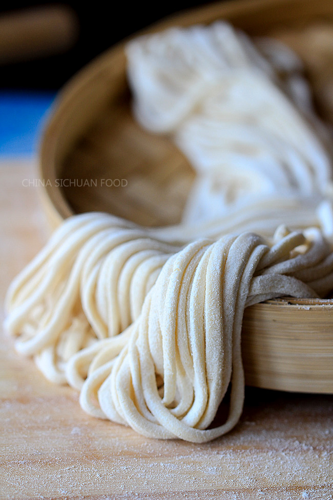 making chinese noodles