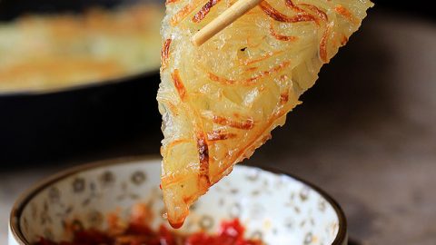 https://www.chinasichuanfood.com/wp-content/uploads/2014/11/Chinese-potato-pancake-13-480x270.jpg