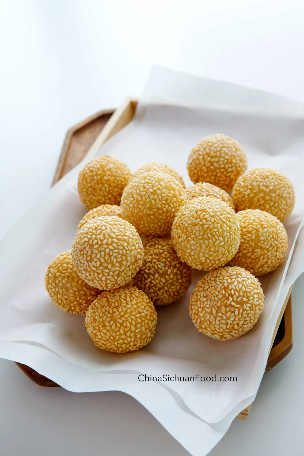 Premium AI Image | Sprinkled with sesame seeds crispy traditional chinese  dessert shu cake created with generative ai