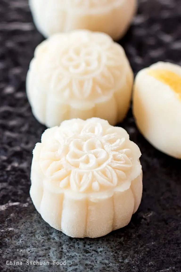 Snow Skin Mooncake-Video Recipe with Custard Filling