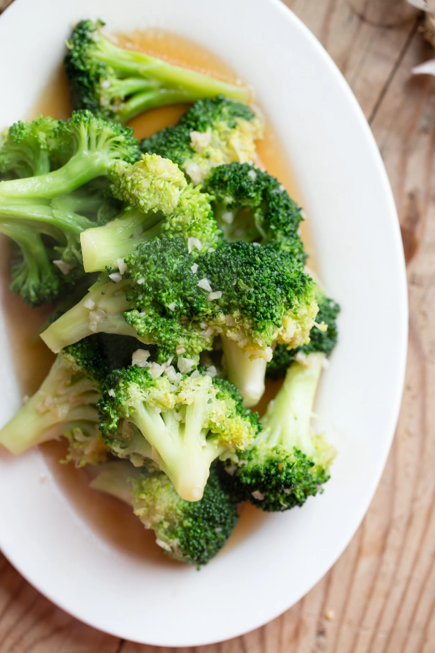 Garlic Broccoli Stir Fry|chinasichuanfood.com