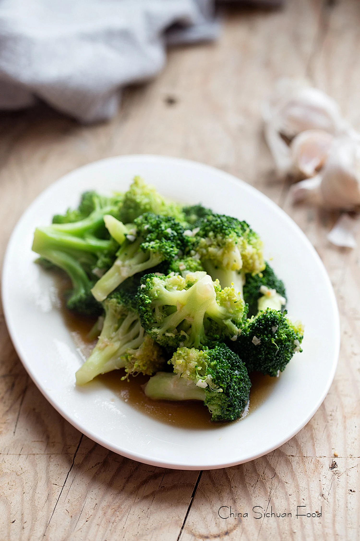 Garlic Broccoli Stir Fry|chinasichuanfood.com