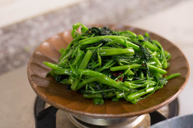 water spinach stir fry | chinasichuanfood.com
