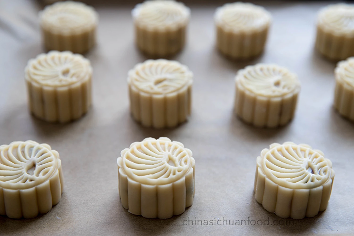 Mooncakes with Nuts｜chinasichuanfood.com