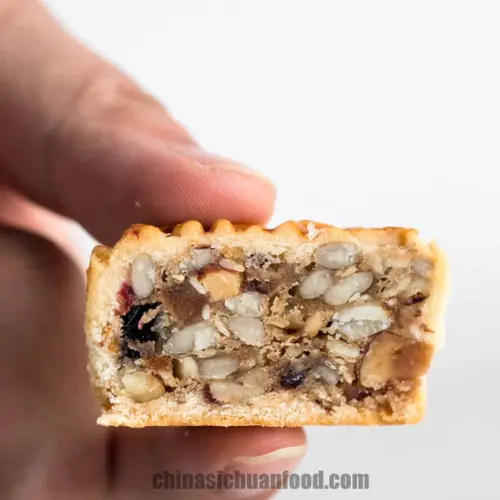 Mooncakes with Nuts｜chinasichuanfood.com