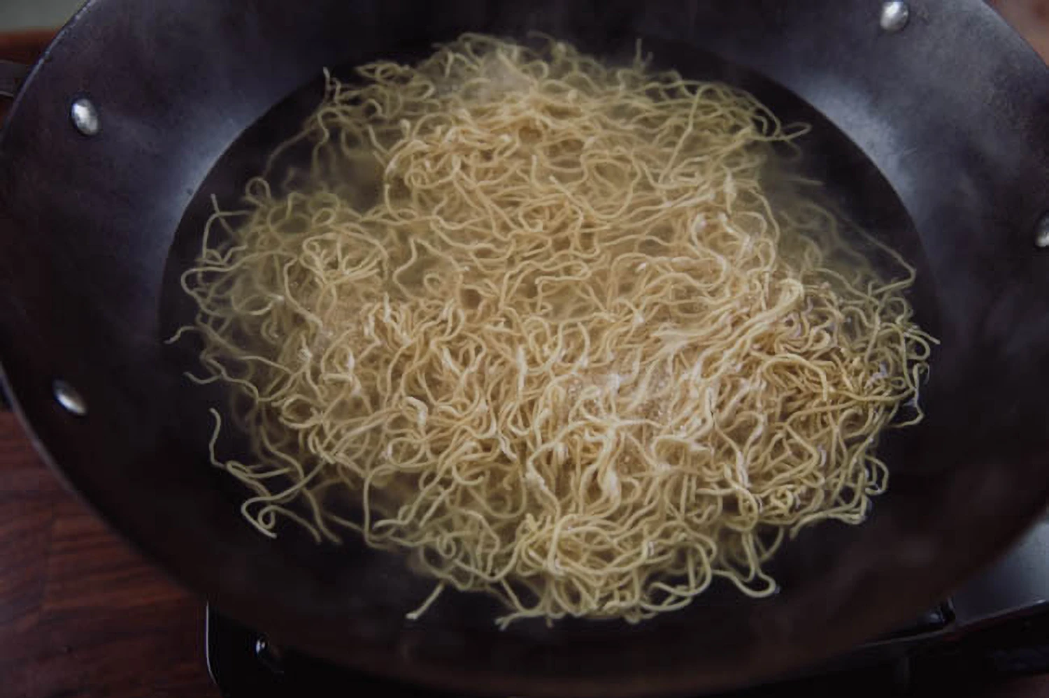 Soy Sauce Pan Fried Noodles|chinasichuanfood.com