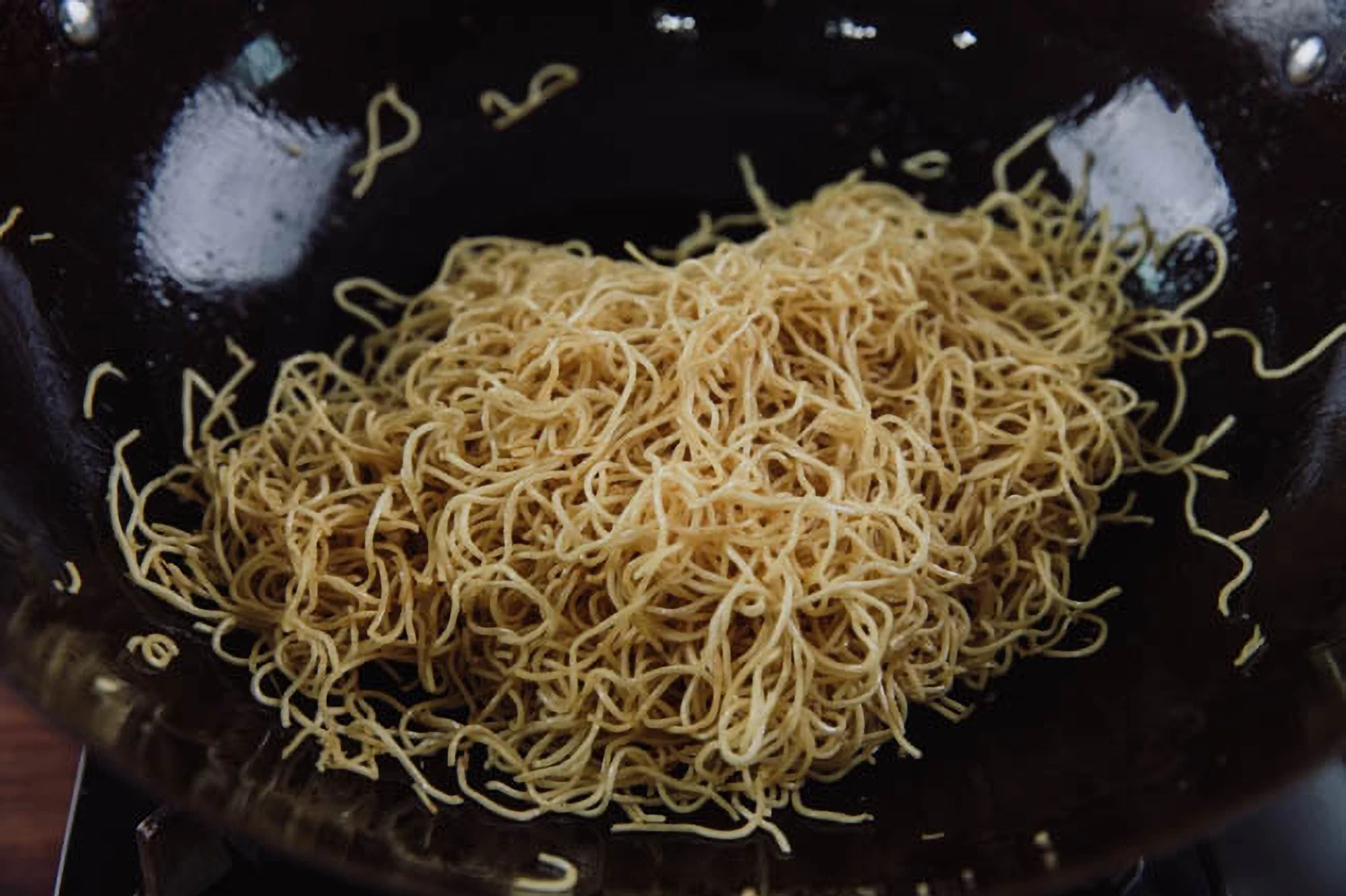 Soy Sauce Pan Fried Noodles|chinasichuanfood.com