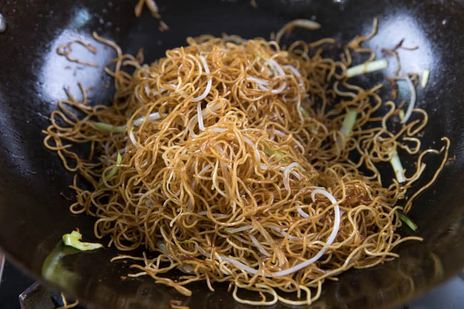 Soy Sauce Pan Fried Noodles|chinasichuanfood.com