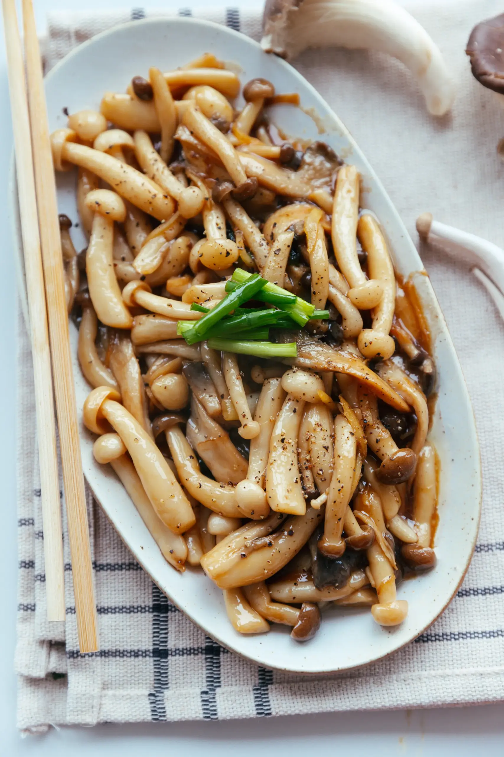 mushroom stir fry | chinasichuanfood.com