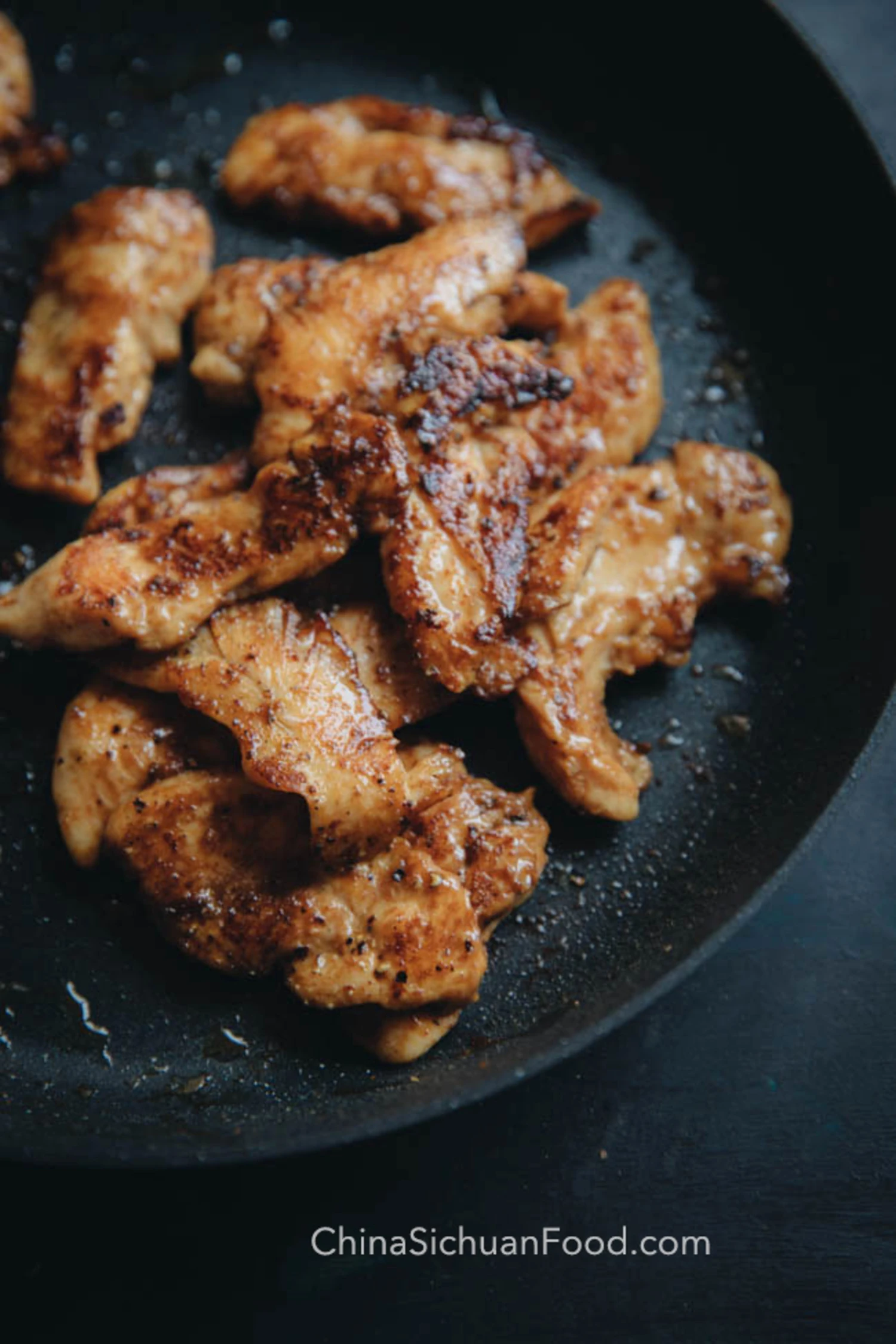 Pan-Fried Black Pepper Chicken|chinasichuanfood.com