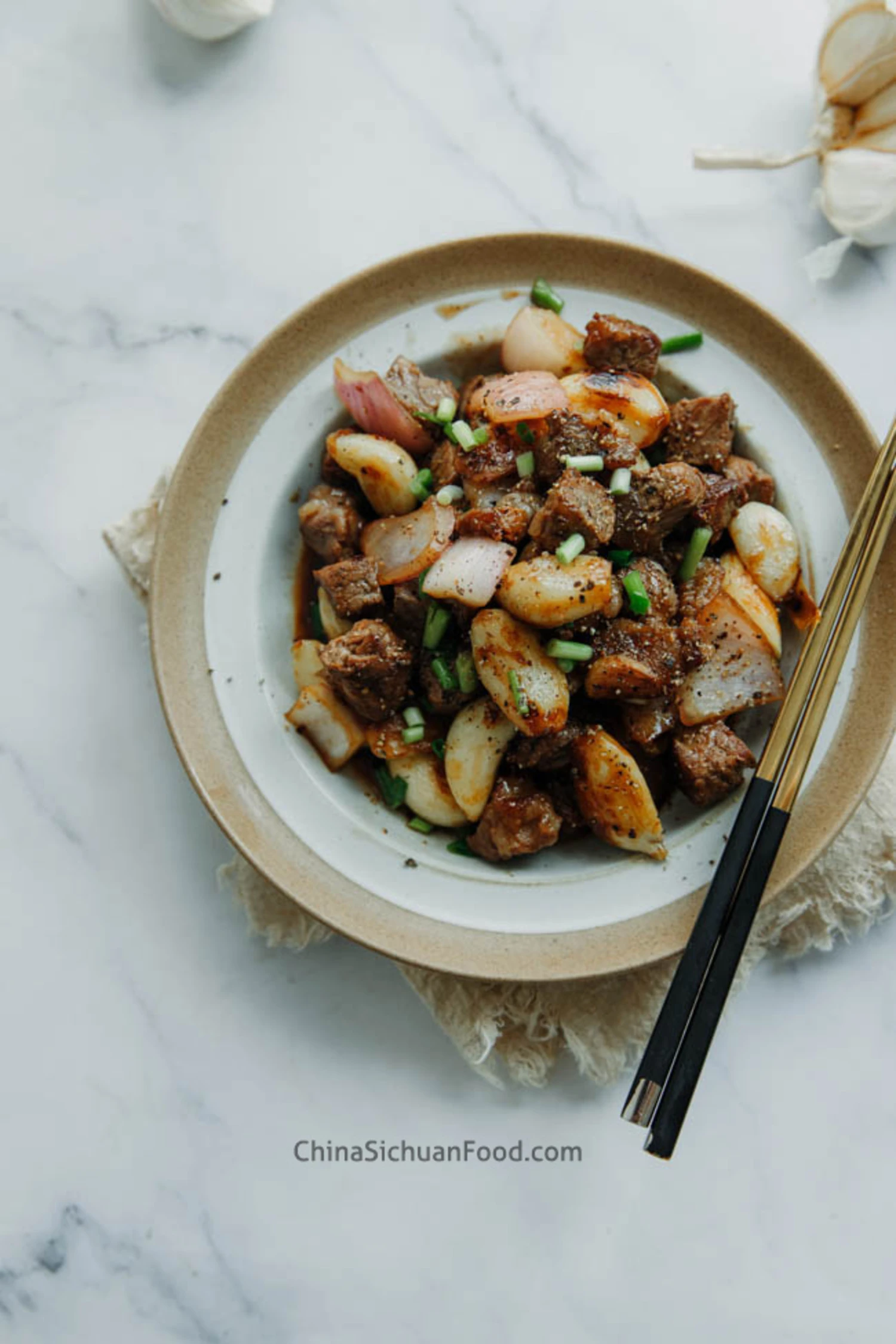 Beef and Garlic Stir Fry|chinasichuanfood.com