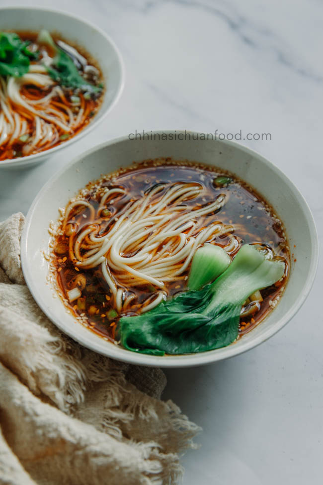 10 Minutes Hot and Sour Noodles - China Sichuan Food