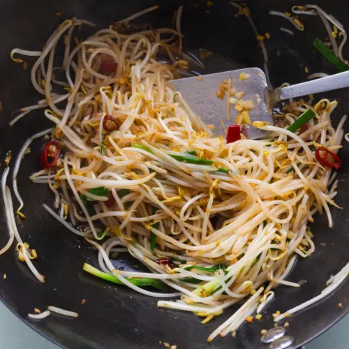 Easy bean sprouts stir fry| chinasichuanfood.com