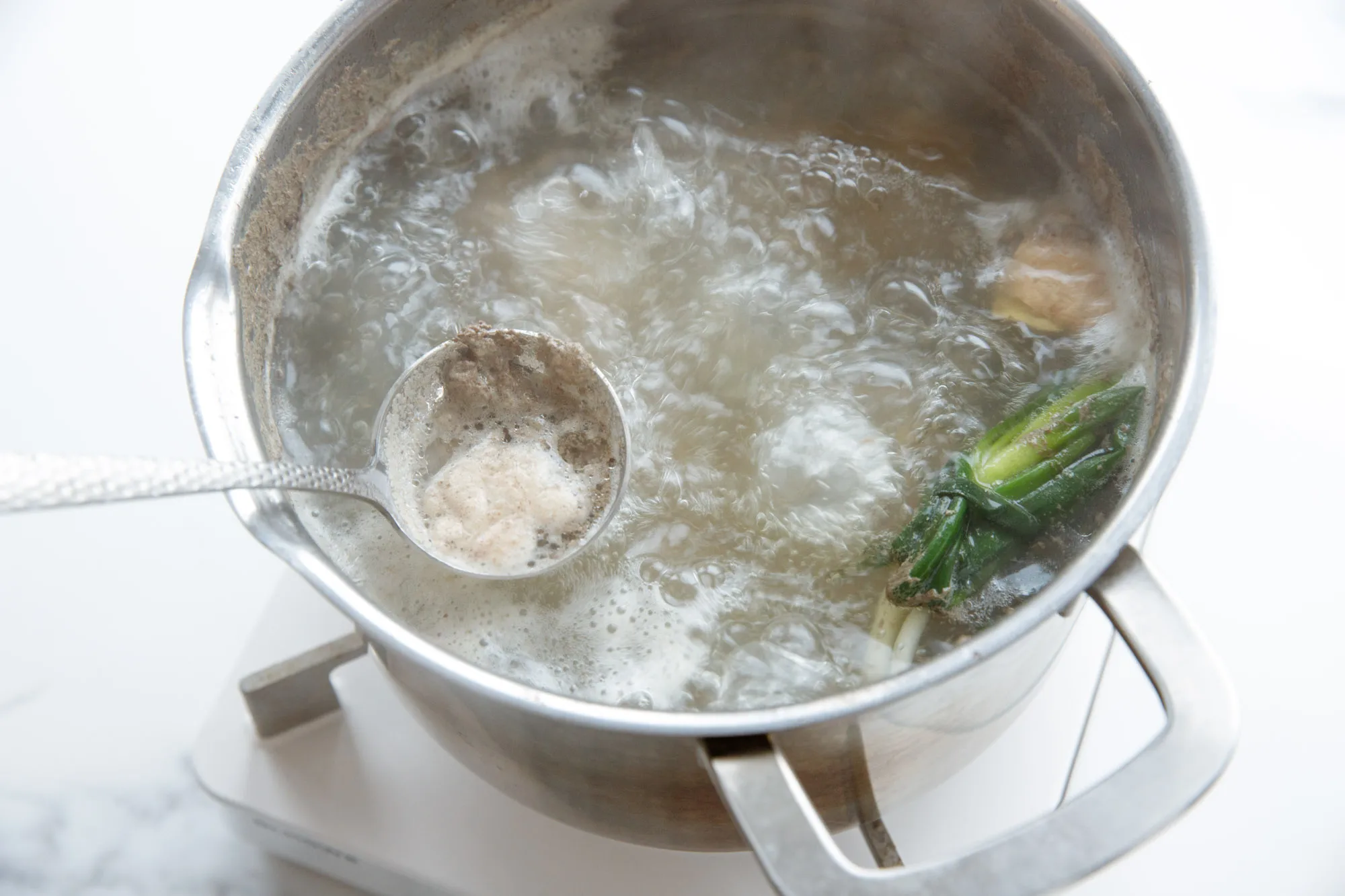 how to blanch pork bones for soup| chinasichuanfood.com