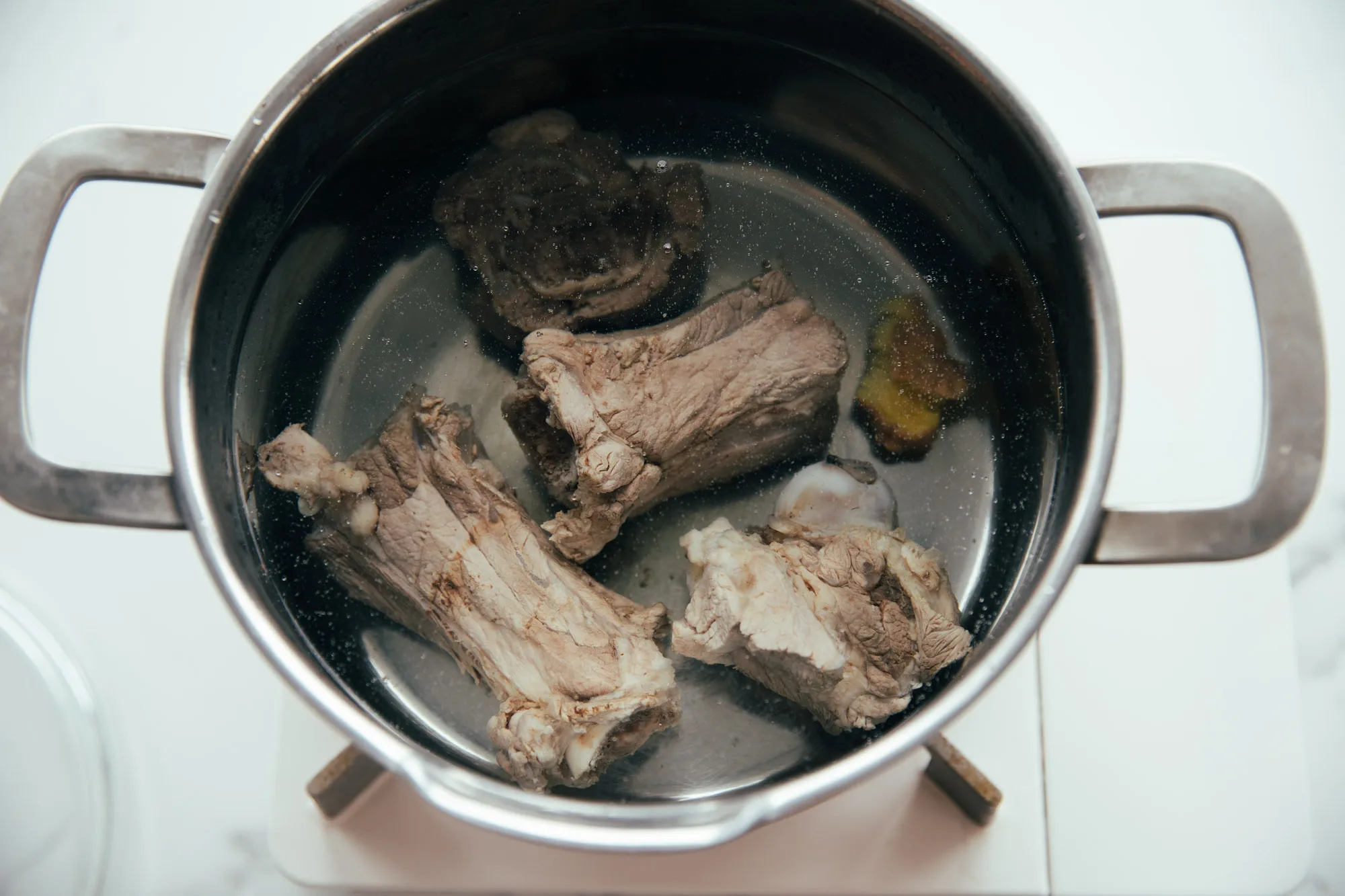 how to blanch pork bones for soup| chinasichuanfood.com